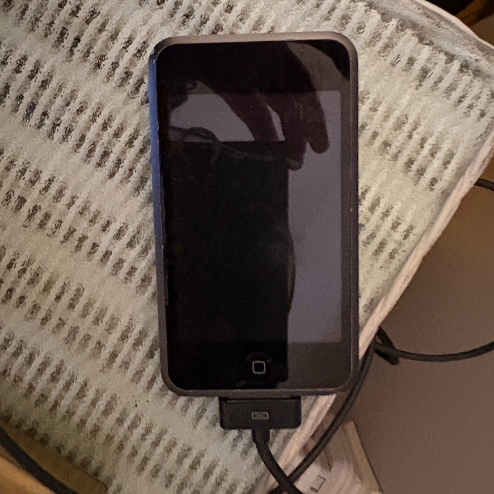 APPLE IPOD ORIGINAL - (BLACK) GOOD WORKING-CONDITION